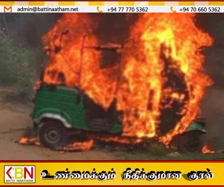 நாவலப்பிட்டி தெகிந்த வீதியில் திடீரென தீப்பிடித்து எரிந்து சாம்பலாகிய முச்சக்கரவண்டி