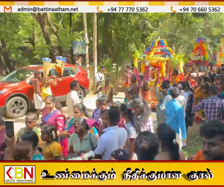 கண்டி அம்பாள்கோட்டை ஸ்ரீ முத்துமாரியம்மன் ஆலய மஹோற்சவத்தில் பறவைக்காவடி, தீமிதிப்பு உற்சவம்