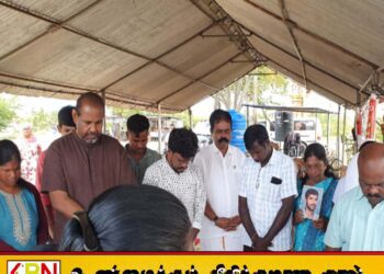 உண்ணாவிரதப் போராட்டத்தில் கஜேந்திரகுமார் பொன்னம்பலம் மற்றும் சிறிதரன் பங்கேற்பு