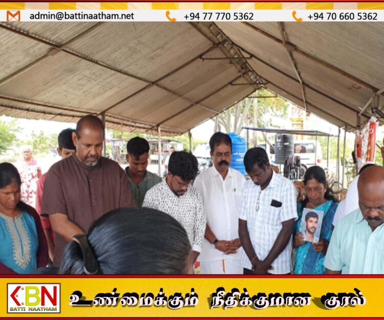 உண்ணாவிரதப் போராட்டத்தில் கஜேந்திரகுமார் பொன்னம்பலம் மற்றும் சிறிதரன் பங்கேற்பு