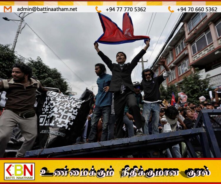 நேபாளத்தில் பொலிசாரின் துப்பாக்கிசூட்டில் 19 பேர் பலி; உள்துறை அமைச்சர் இராஜினாமா