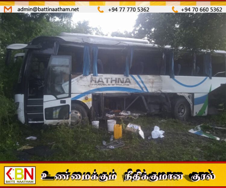 மன்னார் மதவாச்சி பிரதான வீதியில் சொகுசு பேருந்து ஒன்று விபத்து; பலர் காயம்