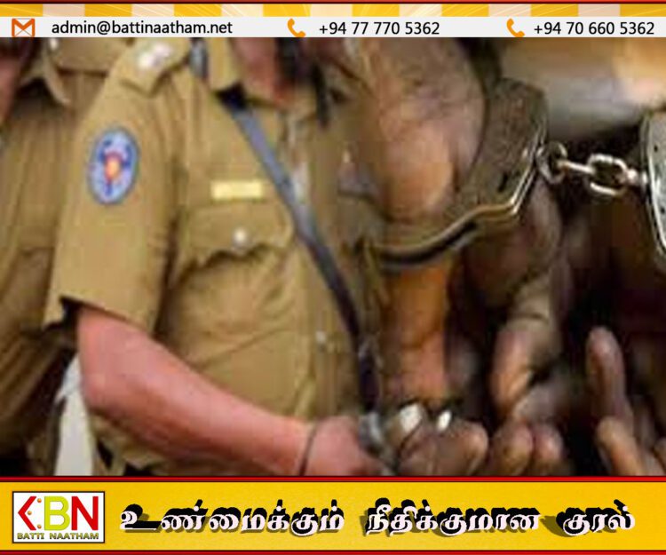 அரசு வேலைவாய்ப்புப் பெற்றுத் தருவதாக கூறி ரூ. 2,45,000 இலஞ்சம் பெற்ற இரண்டு அதிகாரிகள் கைது