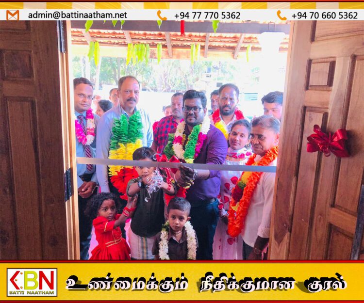 மட்டக்களப்பில் வீடற்ற குடும்பங்களுக்கு வீடுகள் கையளிப்பு; பாராளுமன்ற உறுப்பினர் கந்தசாமி பிரபு தலைமையில்