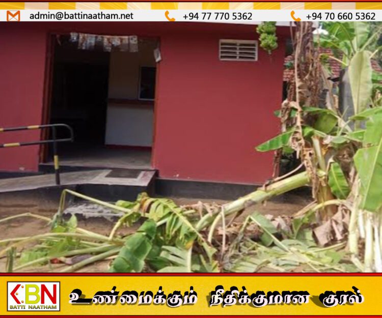 மூதூர் கிளிவெட்டி தபால் நிலையத்தில் காட்டுயானைகள் புகுந்து பெரும் அட்டகாசம்