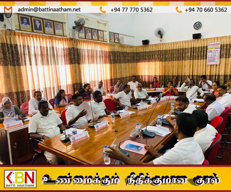 மட்டு மாநகரசபையின் ஐந்தாவது அமர்வில் சிரிப்பும் விவாதங்களும்