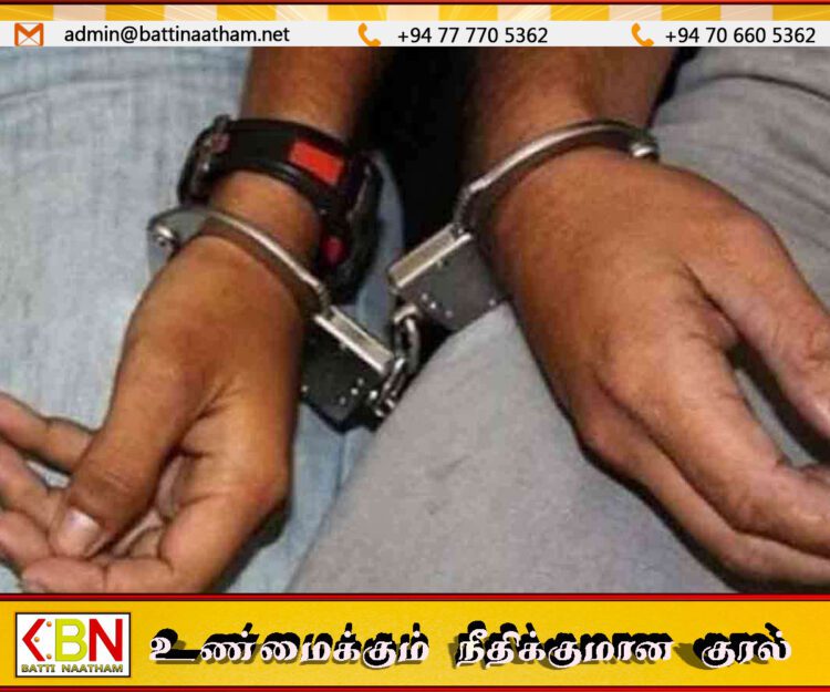ஊழல் குற்றச்சாட்டில் முன்னாள் சிரேஸ்ட அதிகாரிகள் இருவர் கைது