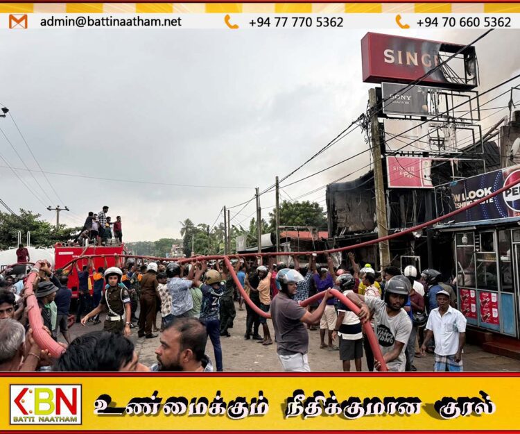 வவுனியா இலத்திரனியல் சிங்கர் காட்சியரை தீக்கிரை