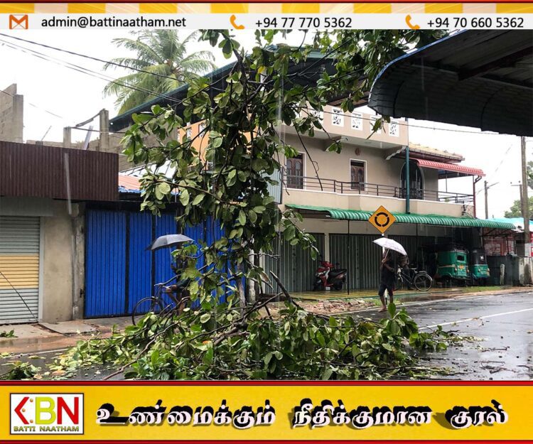 மட்டக்களப்பில் பல பிரதேசங்களுக்கான போக்குவரத்து துண்டிப்பு- 210 பேர் உறவினர் வீடுகளில் தஞ்சம்;26 வீடுகள் சேதம்
