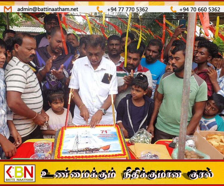வல்வெட்டித்துறையில் “மேதகு” பிறந்தநாள்;  கேக் வெட்டி கொண்டாட்டம்