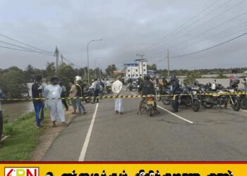 காரைதீவு–மாவடிப்பள்ளி பிரதான வீதி வெள்ளம் காரணமாக காலவரையின்றி மூடப்பட்டுள்ளது