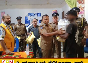 மாவிலாறு வெள்ளத்தில் பாதிக்கப்பட்ட குடும்பங்களுக்கு உலர் உணவு பொதிகளை வழங்கி வைத்த கிழக்கு மாகாண பிரதி பொலிஸ்மா அதிபர்