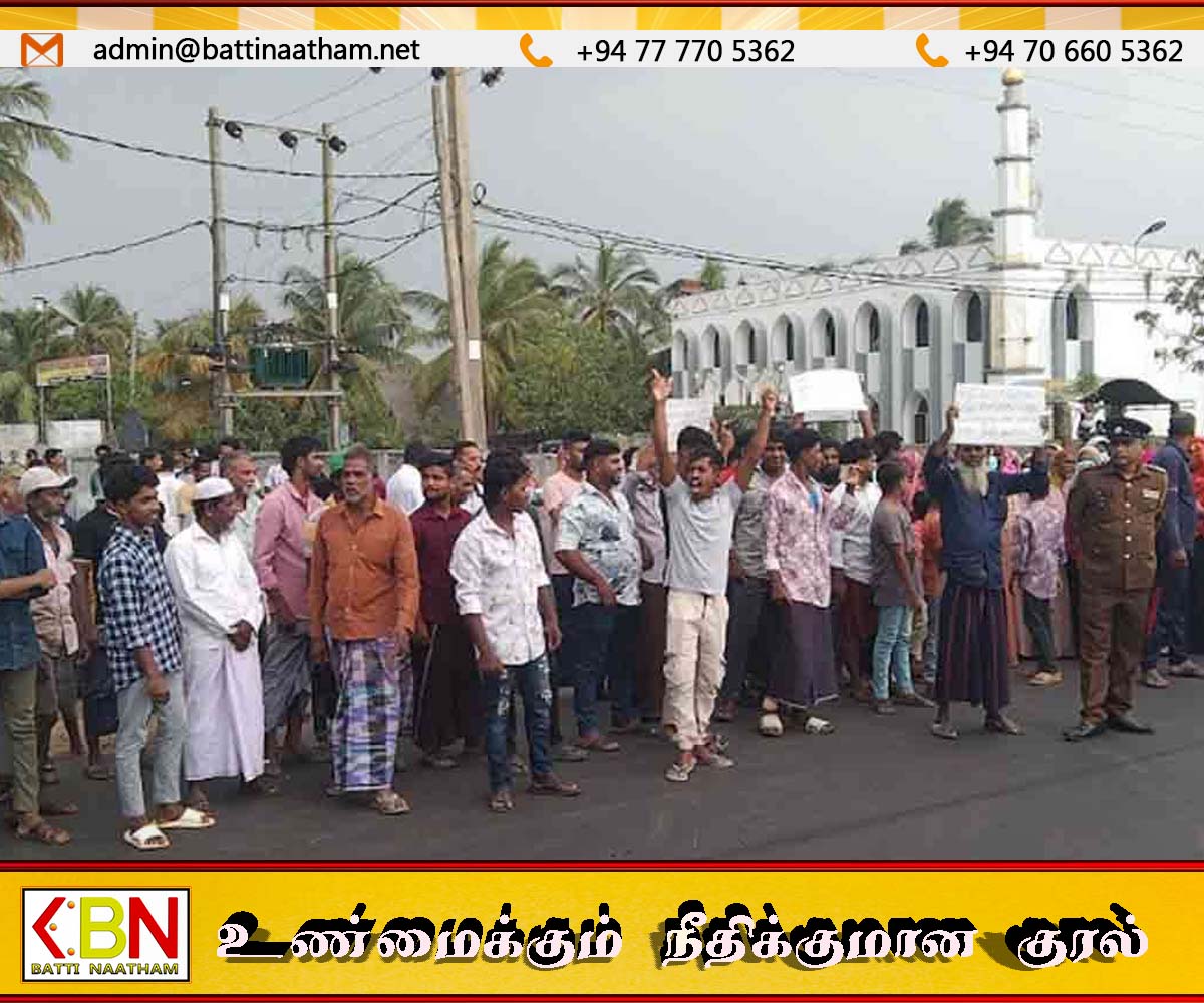 புத்தளத்தில் 25000 ரூபாய் கொடுப்பனவு கோரி பொதுமக்கள் ஆர்ப்பாட்டம்