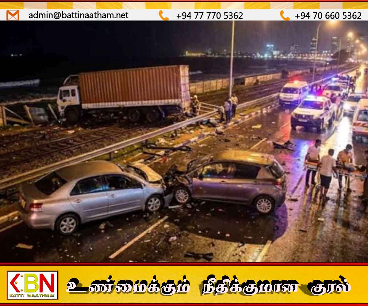 பம்பலப்பிட்டி கடற்கரை வீதியில் லொறி மோதிய விபத்து; 5 பேர் வைத்தியசாலையில்