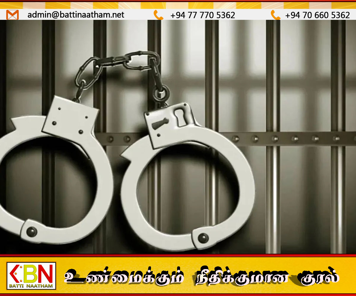 பொலிஸ் அதிகாரி போல் வேடமிட்டு நடமாடிய பெண் கைது