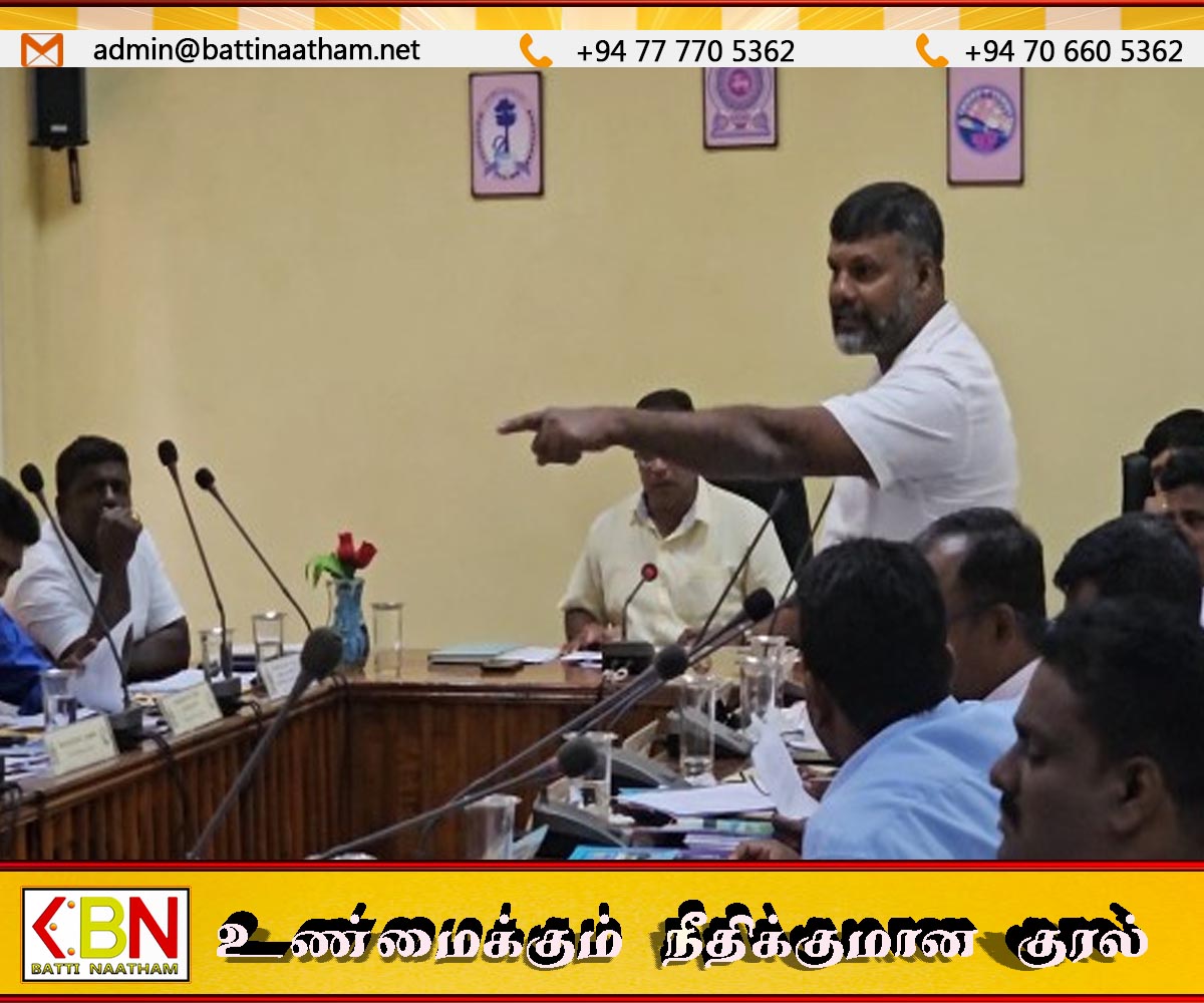 மானிப்பாய் சபை அமர்வில் தூக்கி வீசப்பட்ட கணக்கறிக்கை