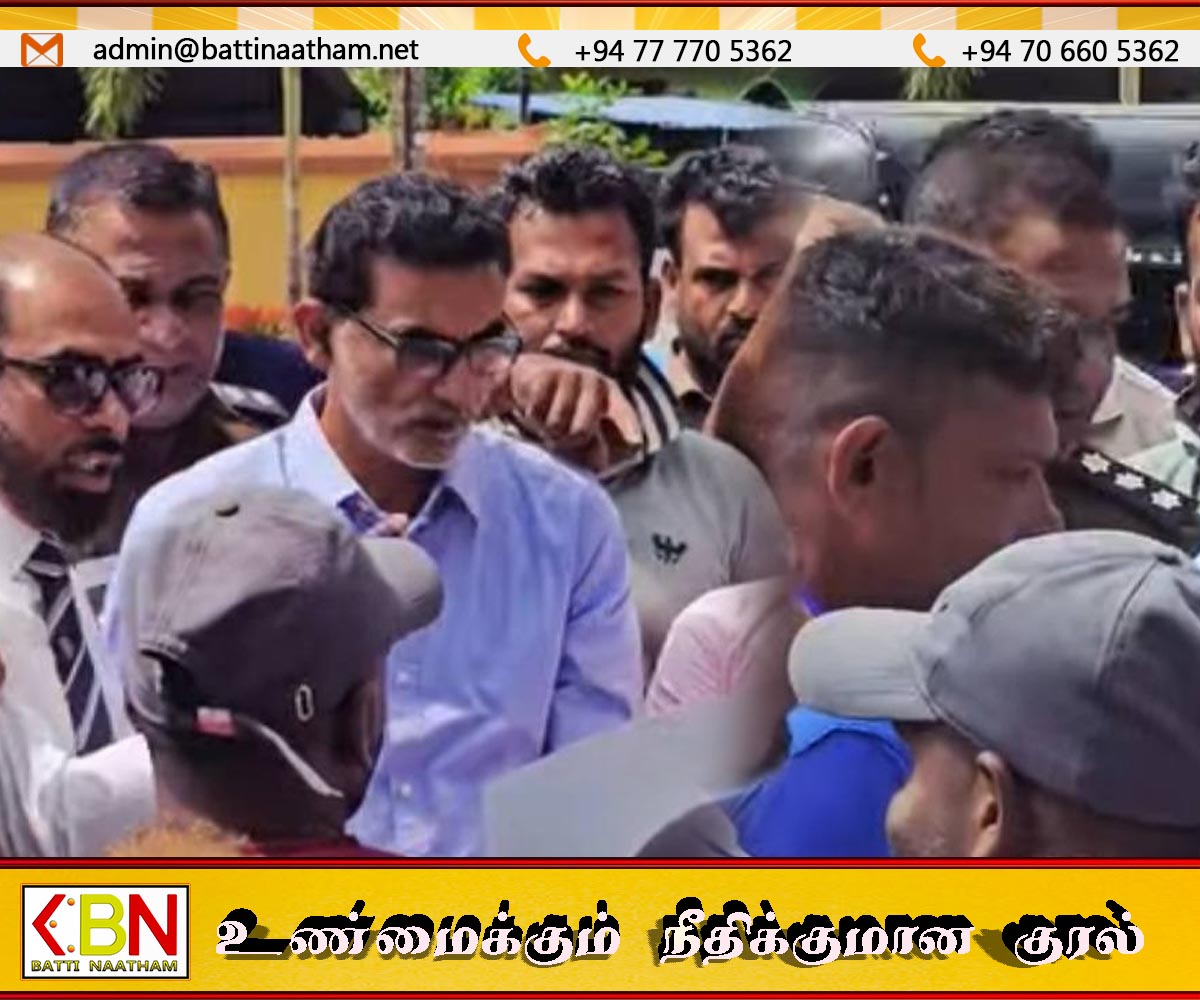 ஓட்டமாவடி பிரதேச சபைக்கு முன்பாக போராட்டம்