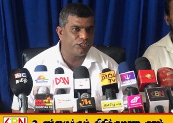 உண்ணாவிரத போராட்டம் இருக்கும் அபிவிருத்தி உத்தியோகத்தர்களின் பதவியை பறித்து பட்டதாரிகளுக்கு வழங்குங்கள்
