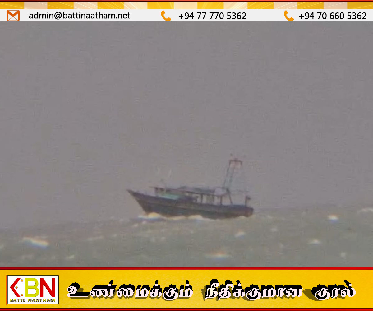 வடமராட்சி கிழக்கு கட்டைக்காட்டு கடற்பரப்பில் இந்திய படகுகள் அத்துமீறி அட்டகாசம்; மீனவர்கள் ஆதங்கம்