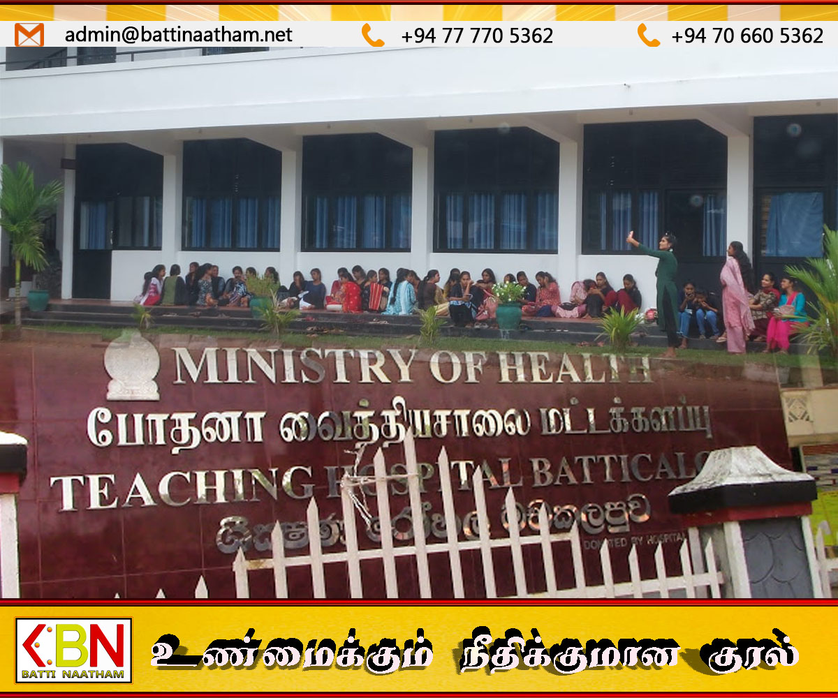 பரீட்சகரை மாற்ற கோரி கிழக்கு பல்கலை மாணவர்கள் தொடர் போராட்டம்; மயக்கம், வாந்தியால் 8 பேர் வைத்தியசாலையில் அனுமதி