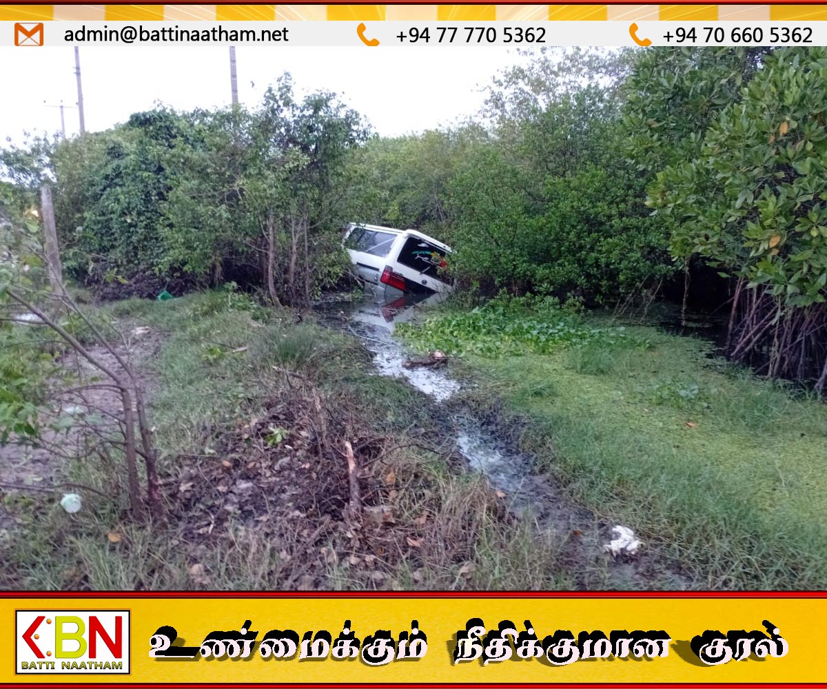 மட்டு பிள்ளையாரடியில் விபத்து; புதருக்குள் நுழைந்து நின்ற வேன்