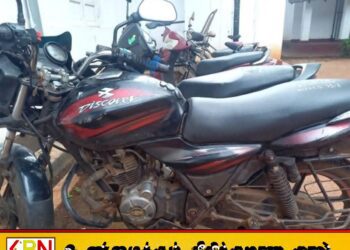வவுனியா மோட்டார் சைக்கிள் திருடிய சம்பவத்தில் கணவன் மனைவி உட்பட மூவர் கைது