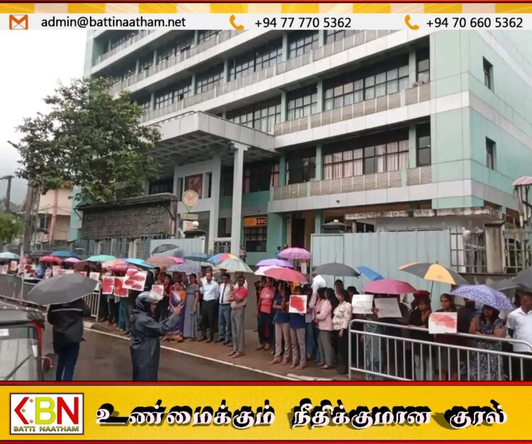 பதுளை மாவட்ட அரசாங்க அதிபர் இடமாற்றத்திற்கு எதிர்ப்பு; அமைதியான ஆர்ப்பாட்டம்