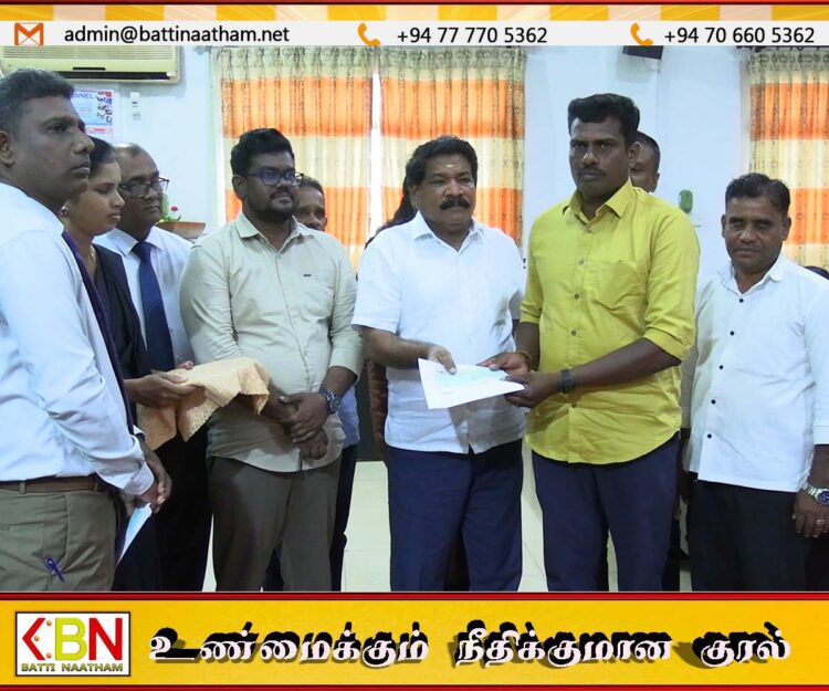மட்டக்களப்பில் தித்வா புயலினால் படகை இழந்தோருக்கு படகு வழங்கும் நிகழ்வு