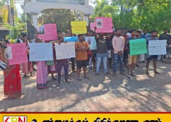மலசல கூடம் மற்றும் குடிநீர் இல்லாத நிலையை கண்டித்து ஆரையம்பதியில் போராட்டம்