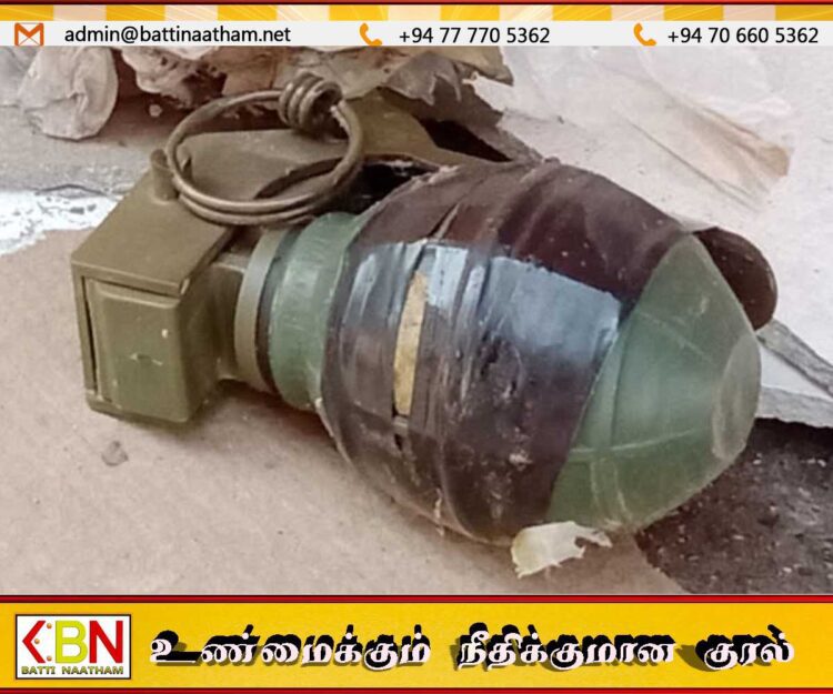 திருகோணமலையில் வீட்டின் கூரையிலிருந்து இரண்டு கை குண்டுகள் மீட்பு!