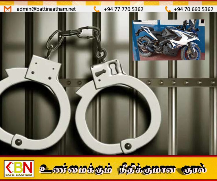 மோட்டார் சைக்கிளைத் திருடிய இருவர் கிளிநொச்சியில் கைது!