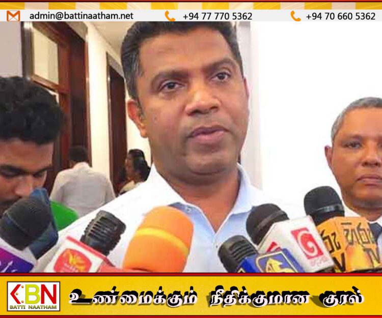 அரச வைத்திய அதிகாரிகளுக்கு சவால் விடுத்துள்ள சுகாதார அமைச்சர்!