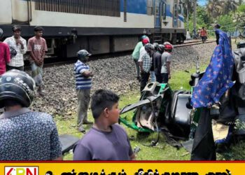 வவுனியாவில் புகையிரதத்துடன் முச்சக்கரவண்டி மோதி பெண் பலி