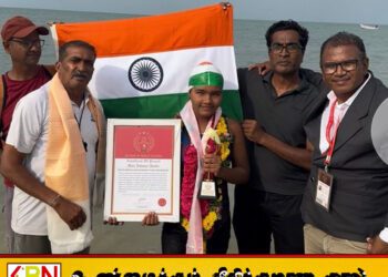 பார்வை தடையல்ல! பாக் நீரிணையை 11 மணி நேரத்தில் நீந்திக் கடந்து சாதனை படைத்த பார்வையற்ற மாணவி!