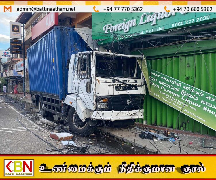 மட்டக்களப்பு நகர் பகுதியில் இன்று காலை கென்டயினர் லொறி விபத்து