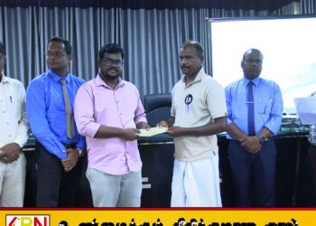 “இலங்கையை தவிர ஏனைய நாடுகளில் தற்போது வரிசை யுகம்”; காசோலைகள் வழங்கும் நிகழ்வில் கந்தசாமி பிரபு