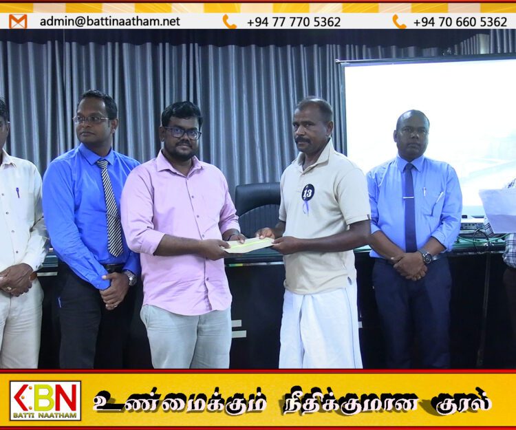 “இலங்கையை தவிர ஏனைய நாடுகளில் தற்போது வரிசை யுகம்”; காசோலைகள் வழங்கும் நிகழ்வில் கந்தசாமி பிரபு