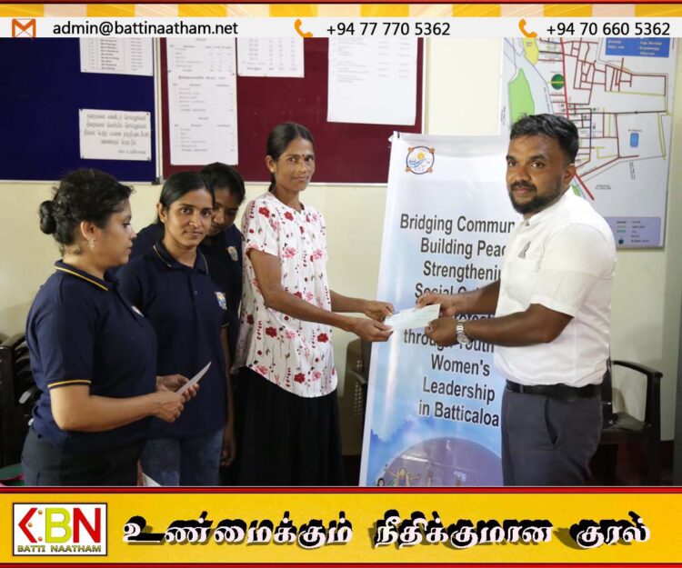 மட்டக்களப்பில் குடும்பங்களை தலைமைதாங்கும் பெண்களுக்கு வாழ்வாதார உதவி