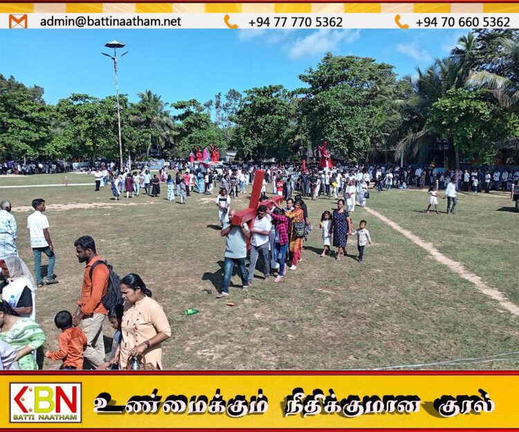 சொறிக்கல்முனை திருச்சிலுவை திருத்தலத்தில் திருச்சிலுவைப் பாதை