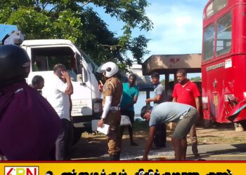 மட்டு ஊரணி பிரதான வீதியில் அரச பேருந்தை மோதிய கனரக வாகனம்
