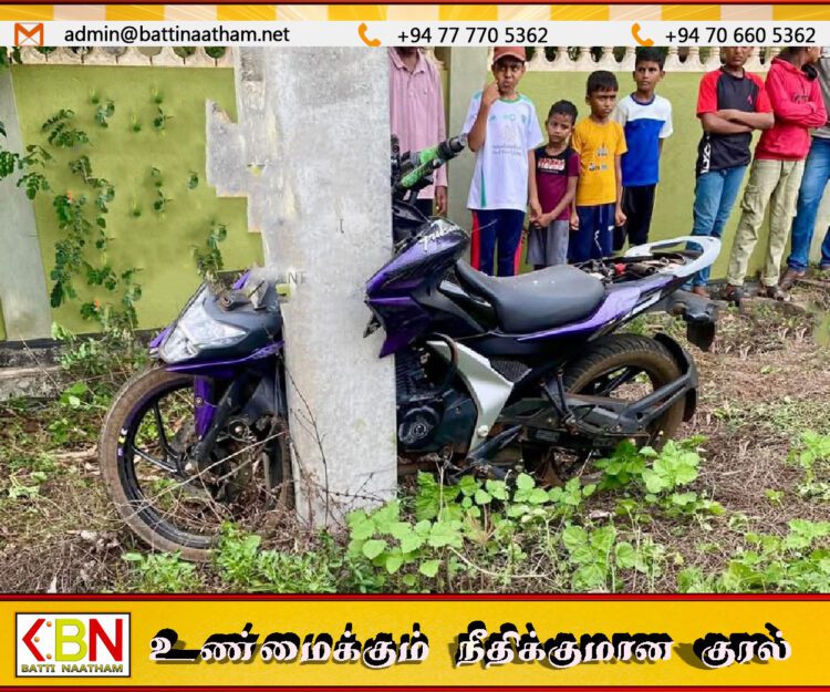 மின்கம்பத்துடன் மோதிய மோட்டார் சைக்கிள்; இளைஞர் ஒருவர் சம்பவ இடத்திலேயே பலி