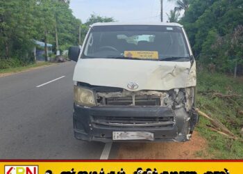 கிழக்கு மாகாண கல்வித் திணைக்களத்திற்குச் சொந்தமான வேன் விபத்து
