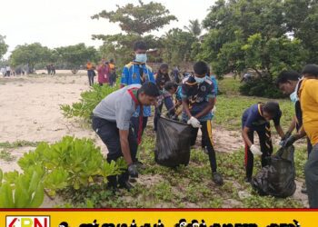 பாசிக்குடா கடற்கரையில் கிளீன் ஸ்ரீலங்கா வேலைத்திட்டத்தின் கீழ் சிரமதான பணி