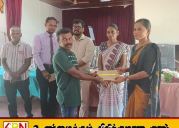 வாகரையில் கிராமத்திற்கு ஒரு வீடு காசோலை வழங்கும் நிகழ்வு