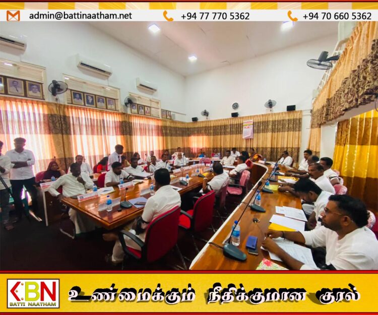 முள்ளிவாய்க்கால் நினைவேந்தல் ;மட்டு மாநகரபை அமர்வில் கருப்புப்பட்டியணிந்து வந்த உறுப்பினர்கள்