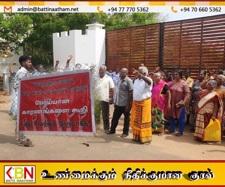 வலி வடக்கு காணிகளை விடுவிக்க கோரி கொமோண்டோ பங்களா முன்பாக போராட்டம்