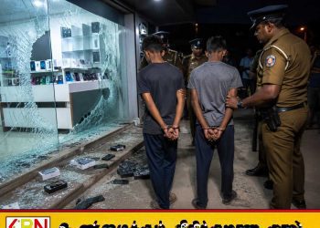 10 லட்சத்திற்கும் அதிக மதிப்புள்ளதொலைபேசிகள் திருட்டு; இரு மாணவர்கள் கைது