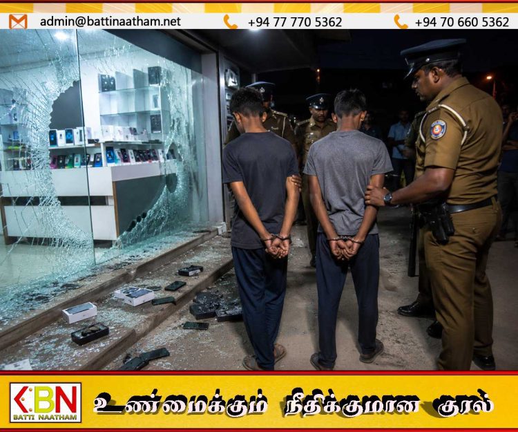 10 லட்சத்திற்கும் அதிக மதிப்புள்ளதொலைபேசிகள் திருட்டு; இரு மாணவர்கள் கைது