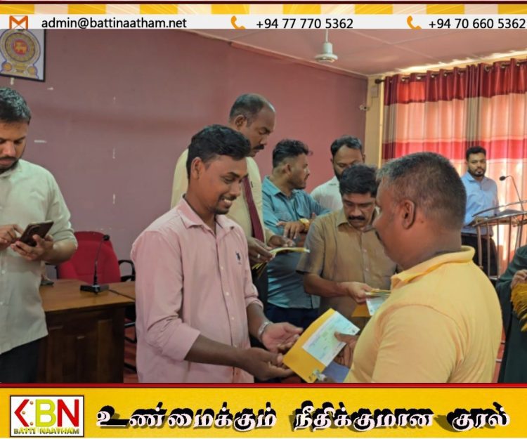 கிண்ணியாவில் 43 பேருக்கு காணி உரிமங்கள்; புயலால் பாதிக்கப்பட்டவர்களுக்கு ரூ.80 இலட்சம் நிவாரணம்!