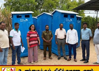 வாழைச்சேனை பிரதேச சபையிடம் தற்காலிக மலசல கூட தொகுதிகள் கையளிப்பு